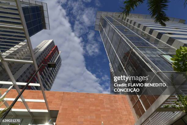 cidade de londrina no brasil - estrutura construída fotografías e imágenes de stock