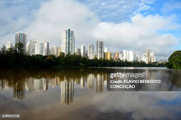 cidade de londrina no brasil - edifício residencial stock pictures, royalty-free photos & images