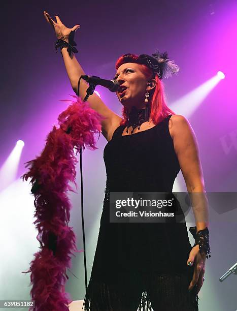 Perk Singer 28 Vickie Perks Photos & High Res Pictures - Getty Images