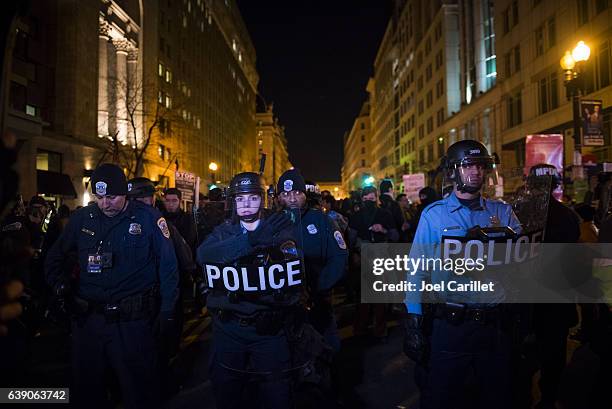 police in washington dc in riot gear - donald trump rally stock pictures, royalty-free photos & images