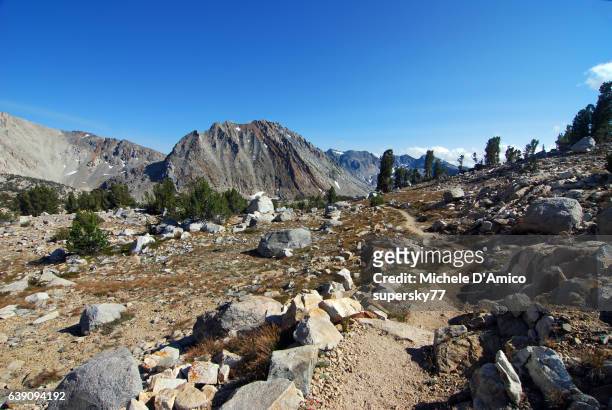the trail in the high altitude sierra nevada landscape - john muir trail stock pictures, royalty-free photos & images
