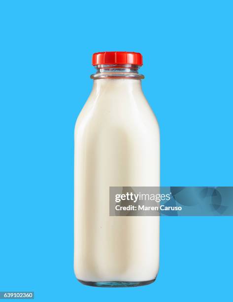 bottle of milk - milk bottle photos et images de collection