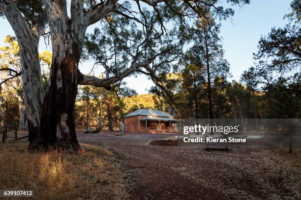 hills homestead - wilpena pound - house remote location stock pictures, royalty-free photos & images