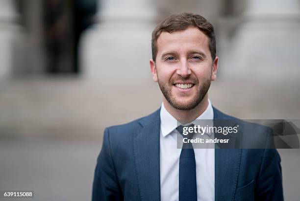 portrait of a business man outdoors - pak stockfoto's en -beelden