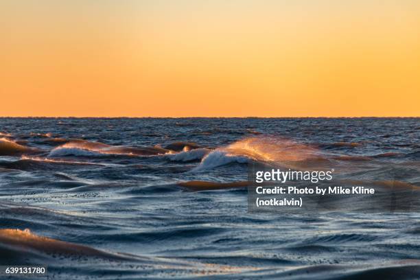 surf's up at sunset - michigan meer stockfoto's en -beelden