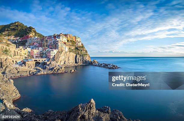 manarola at sunny day, cinque terre national park, ligurian italy - riomaggiore stock pictures, royalty-free photos & images