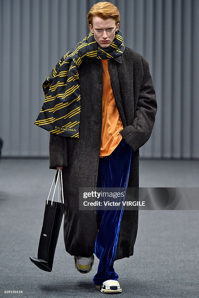 Balenciaga : Runway - Paris Fashion Week - Menswear F/W 2017-2018