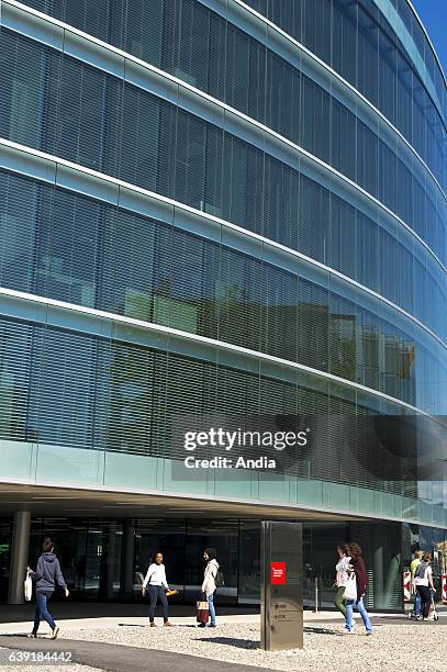 Gradated Building 97 Graduate Institute Of International Studies Stock Photos, High-Res ...