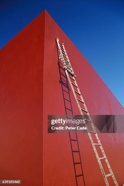 large red building with ladder - vertige photos et images de collection