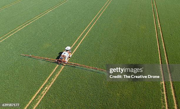 crop sprayer - agriculture technology stock-fotos und bilder