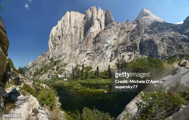 alpine lake surrounded by jagged granite peaks - high sierra trail stock pictures, royalty-free photos & images