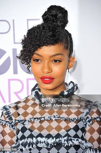 Actress Yara Shahidi arrives at People's Choice Awards 2017 at Microsoft Theater on January 18, 2017 in Los Angeles, California.