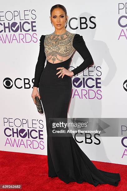 Actress/singer Jennifer Lopez arrives at People's Choice Awards 2017 at Microsoft Theater on January 18, 2017 in Los Angeles, California.