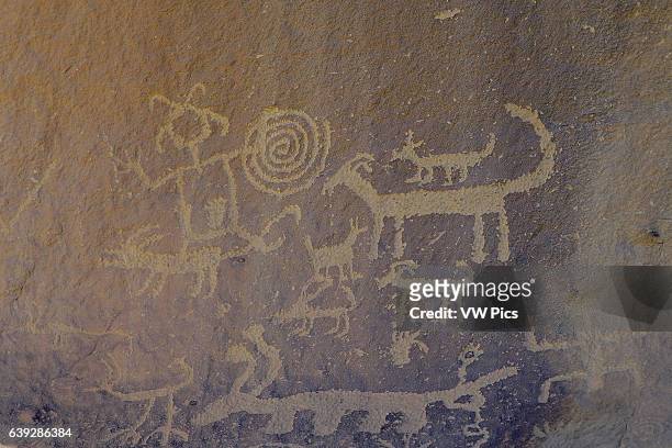 Petroglyphs over Una Vida Chacoan Great House, Anasazi Hisatsinom Ancestral Pueblo Site, Chaco Culture National Historical Park, Chaco Canyon,...