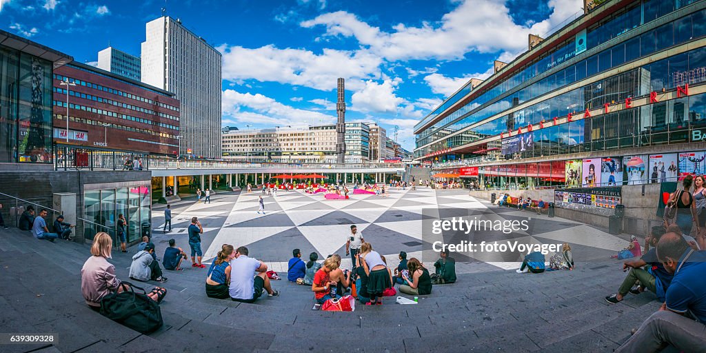 Stockholm Massen von Käufern in Sergels Torg Platz Panorama Schweden