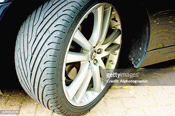 jaguar xk conversível pneu dianteiro - marcha automática - fotografias e filmes do acervo