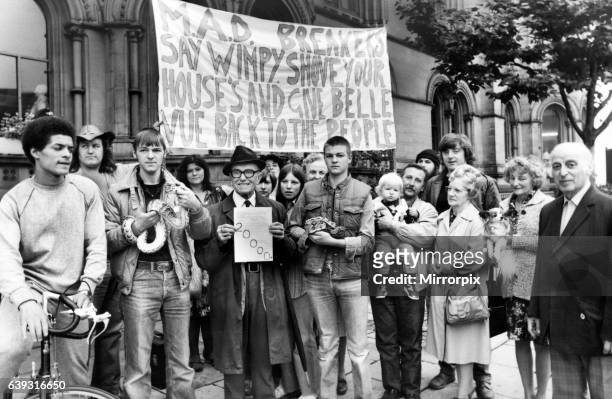 Belle Vue action group demonstartion at the town hall, Manchester. September 1981.