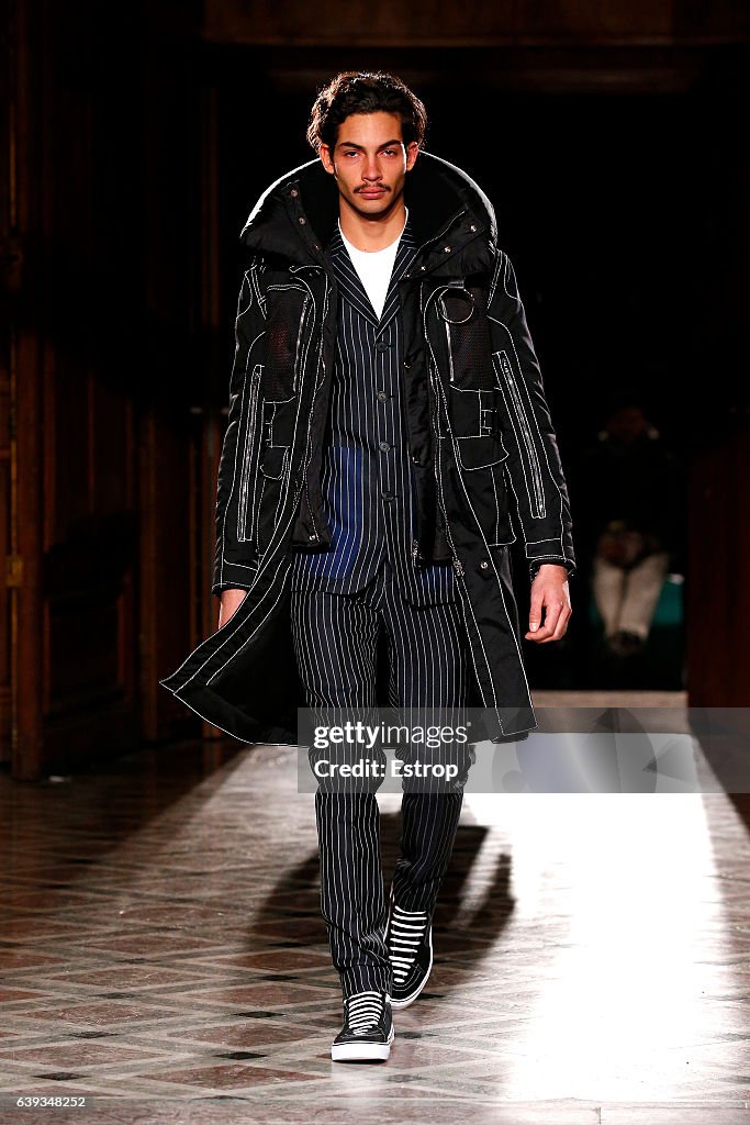 Givenchy : Runway - Paris Fashion Week - Menswear F/W 2017-2018