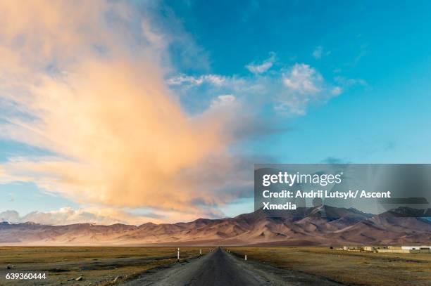 pamir highway near karakul, sunrise - asia central fotografías e imágenes de stock