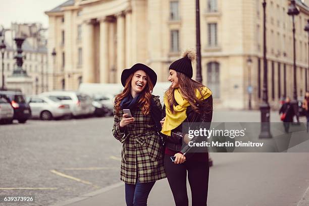 friends enjoying paris - women smartphone city paris stock pictures, royalty-free photos & images