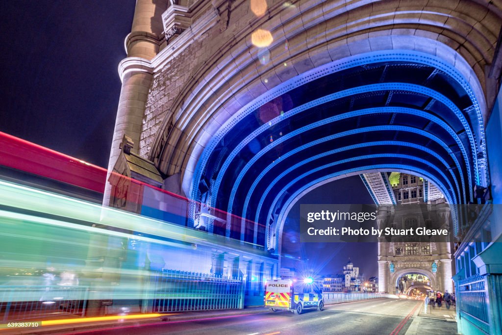 Traffic on Tower Bridge (London)