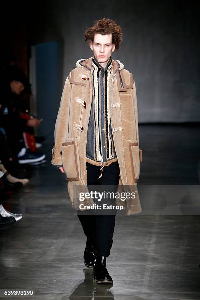 Sacai : Runway - Paris Fashion Week - Menswear F/W 2017-2018 Sacai : Runway - Paris Fashion Week - Menswear F/W 2017-2018