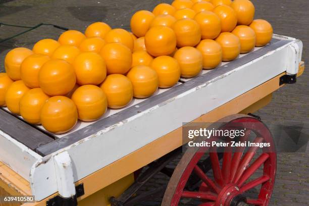 edam cheese on a wooden cart - edamer stock-fotos und bilder