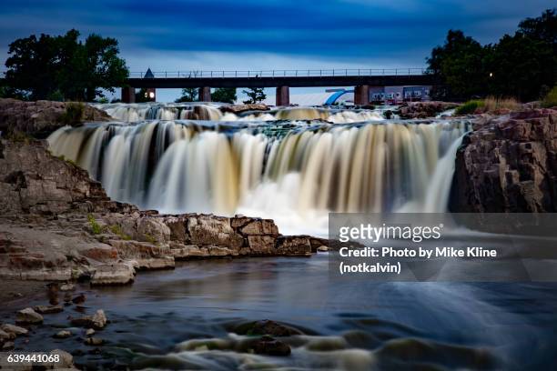 straight on sioux falls - sioux falls stock pictures, royalty-free photos & images