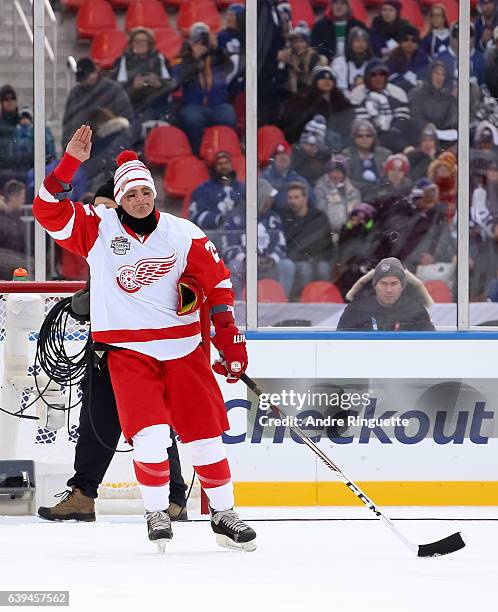 Detroit Red Wings alumni Darren McCarty salutes the crowd during the 2017 Rogers NHL Centennial Classic Alumni Game at Exhibition Stadium on December...