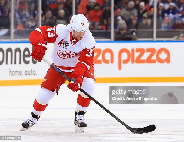 Detroit Red Wings alumni Kris Draper stickhandles the puck during the 2017 Rogers NHL Centennial Classic Alumni Game at Exhibition Stadium on...