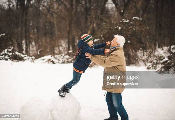 ich liebe dich opa - grandfather child snow winter stock-fotos und bilder