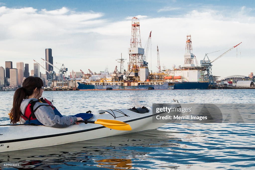 Kayaking In Seattle Kayaking In Seattle Wa High-Res Stock Photo - Getty Images