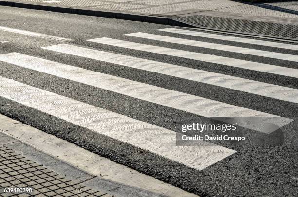 zebra crossing - crossing imagens e fotografias de stock