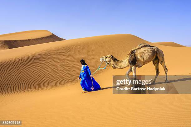 young tuareg with camel on western sahara desert in africa - tuareg stockfoto's en -beelden