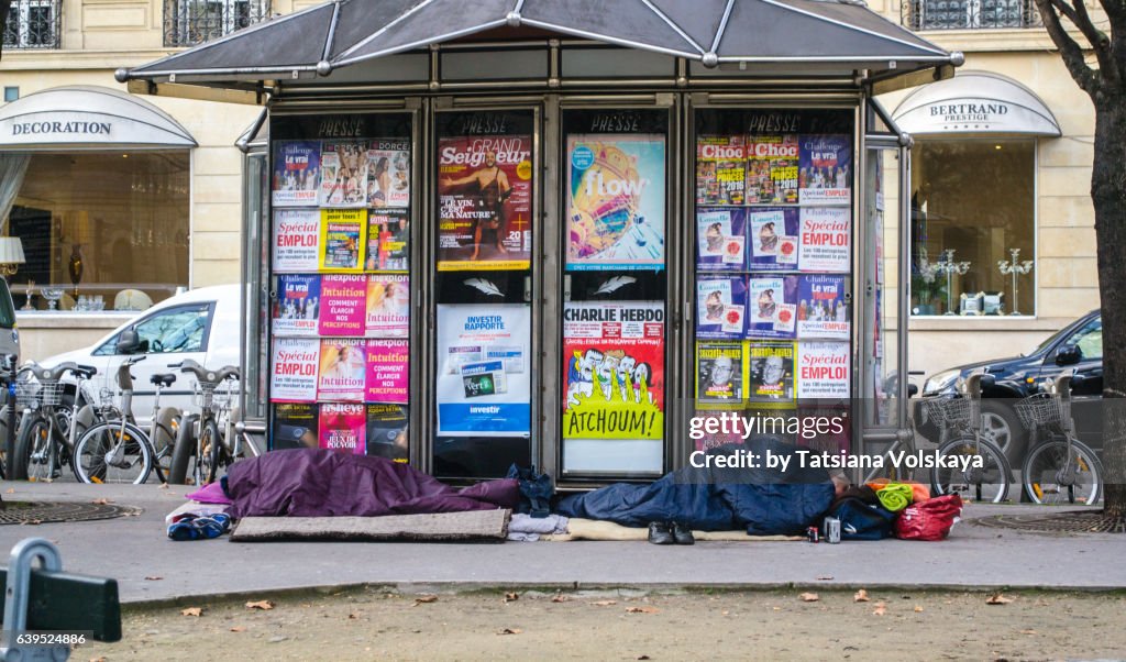 Two people sleeping on the street, Paris, January 2017