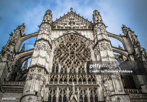 cathedral of saint peter of beauvais, france, 2017 - flying buttress foto e immagini stock