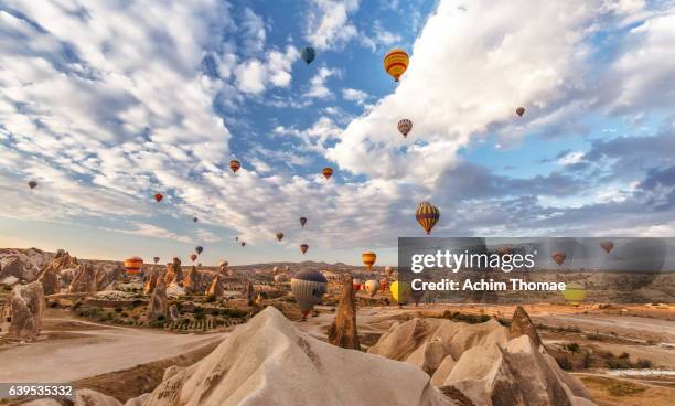 hot air balloons, goere, cappadokia, turkey - dramatic landscape stock pictures, royalty-free photos & images