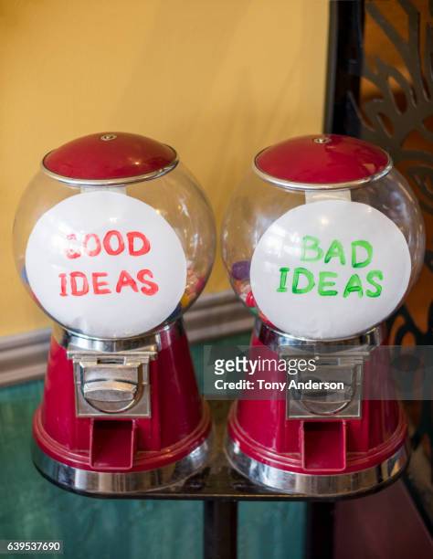 candy dispensers displaying amusing hand written signs - newnaivetytrend ストックフォトと画像
