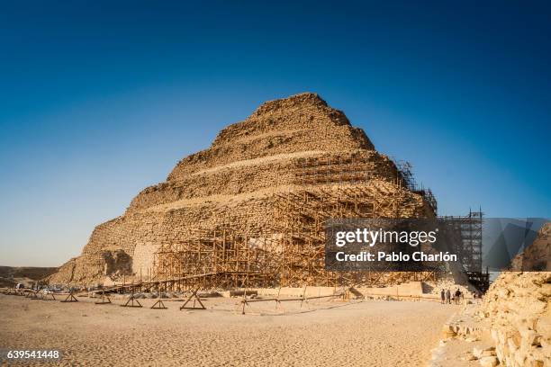 the pyramid of djoser - ciudades capitales stock pictures, royalty-free photos & images