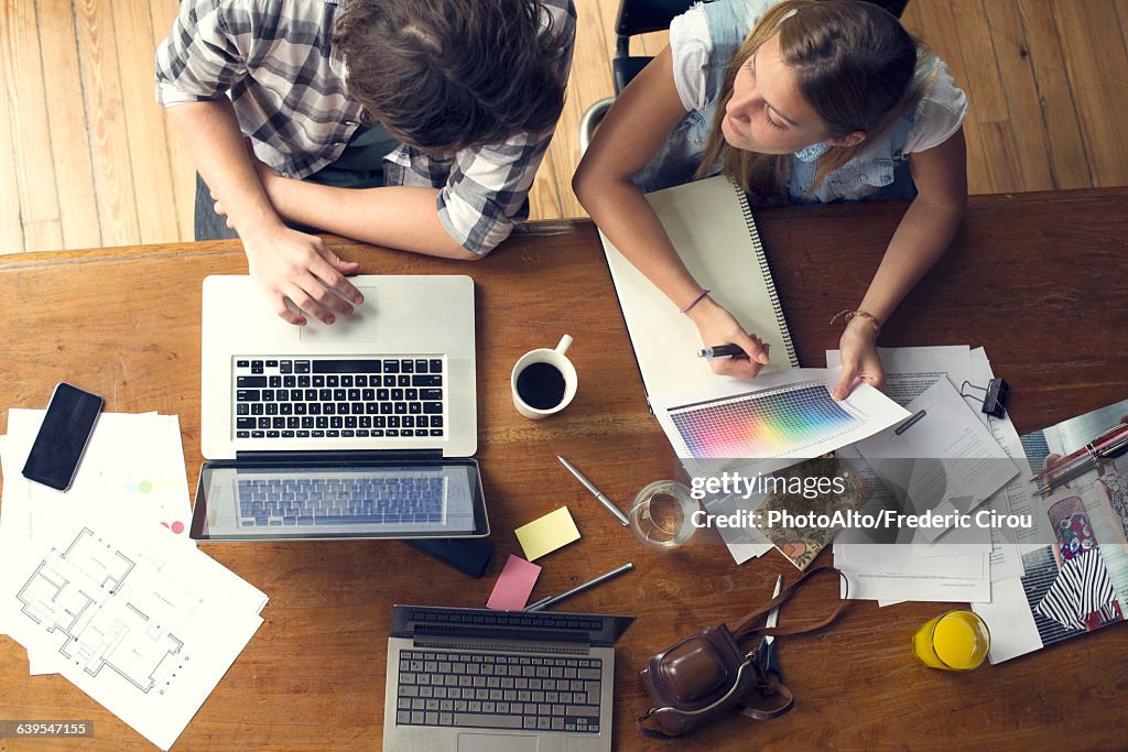 College students collaborating on project