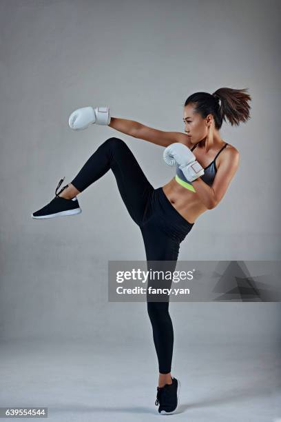 young woman in boxing gloves - asian female bodybuilder stock-fotos und bilder