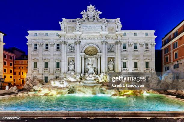 trevi fountain in rome - fontana de trevi fotografías e imágenes de stock