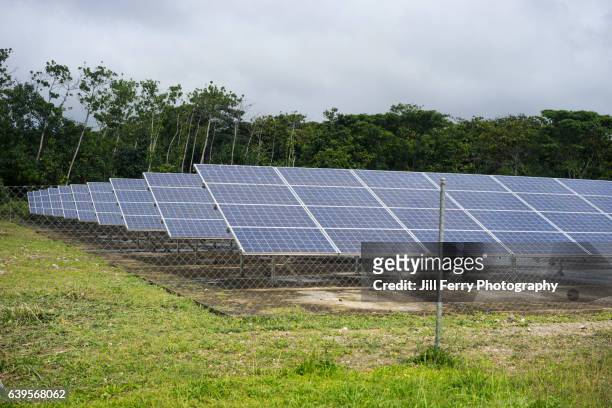 solar panels - zonne eiland stockfoto's en -beelden