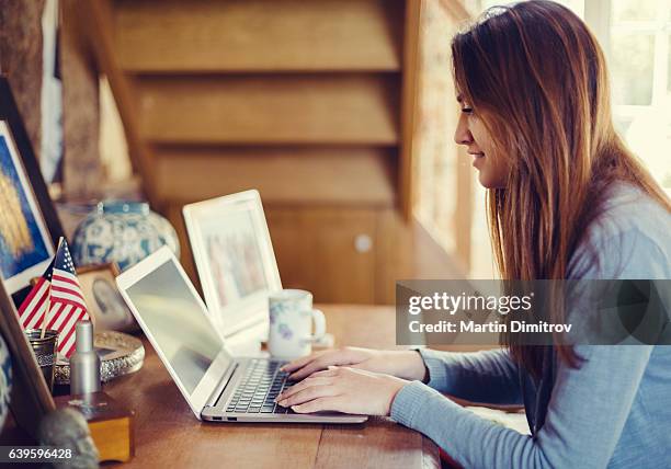 girl internet dating - profile laptop sitting stock pictures, royalty-free photos & images