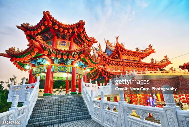 lanterns at thean hou temple during sunset. - estado de selangor fotografías e imágenes de stock