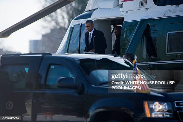 Obama Walter Reed President Obama Visits Walter Reed Photos and Premium High Res Pictures ...