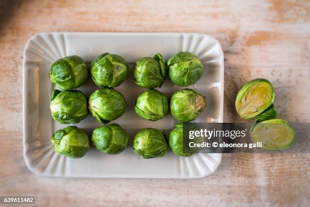 brussels sprouts - multiple sclerosis fotografías e imágenes de stock