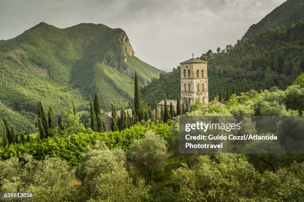 san pietro in valle abbey and luxury residence - monastero foto e immagini stock