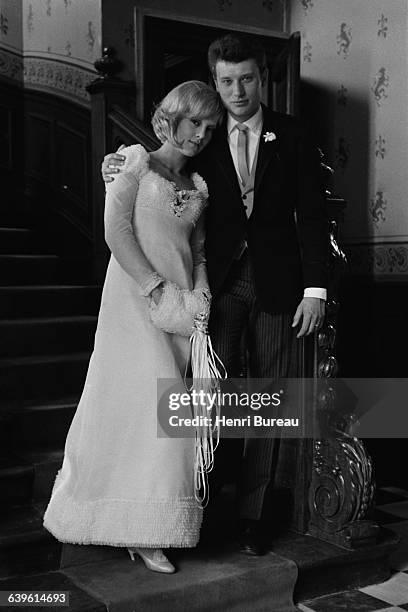 Bulgarian-born French singer Sylvie Vartan with French singer and actor Johnny Hallyday the day of their wedding, in Loconville.
