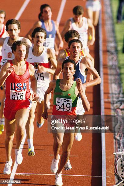 Said Aouita leads the pack during the men's 1,500-meter run of the 1983 World Championships. Steve Scott of the USA follows behind.